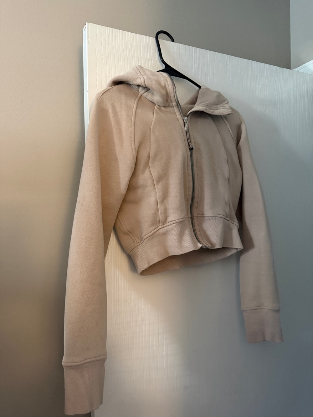 Cropped Lululemon Beige Zip-Up Hoodie Jacket